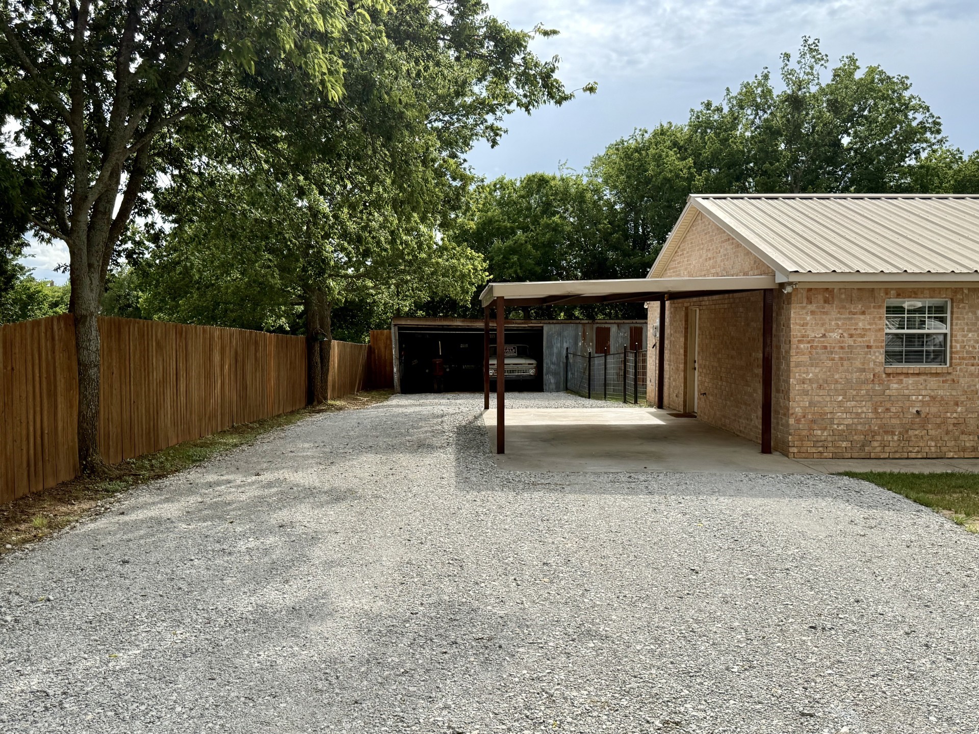 606 S Hubbard Street Alvord TX 76225