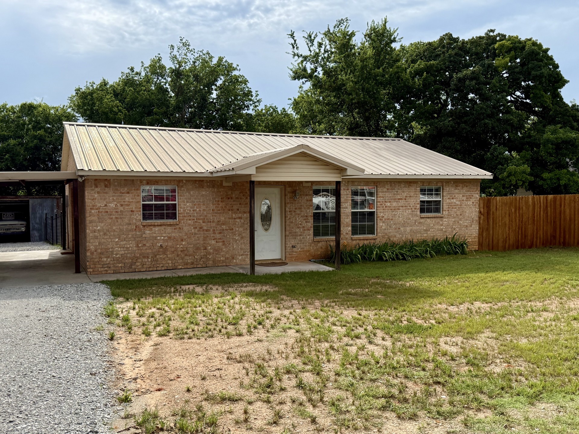 606 S Hubbard Street Alvord TX 76225