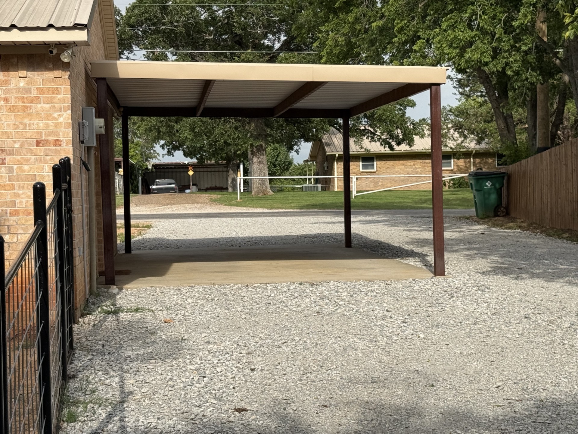 606 S Hubbard Street Alvord TX 76225
