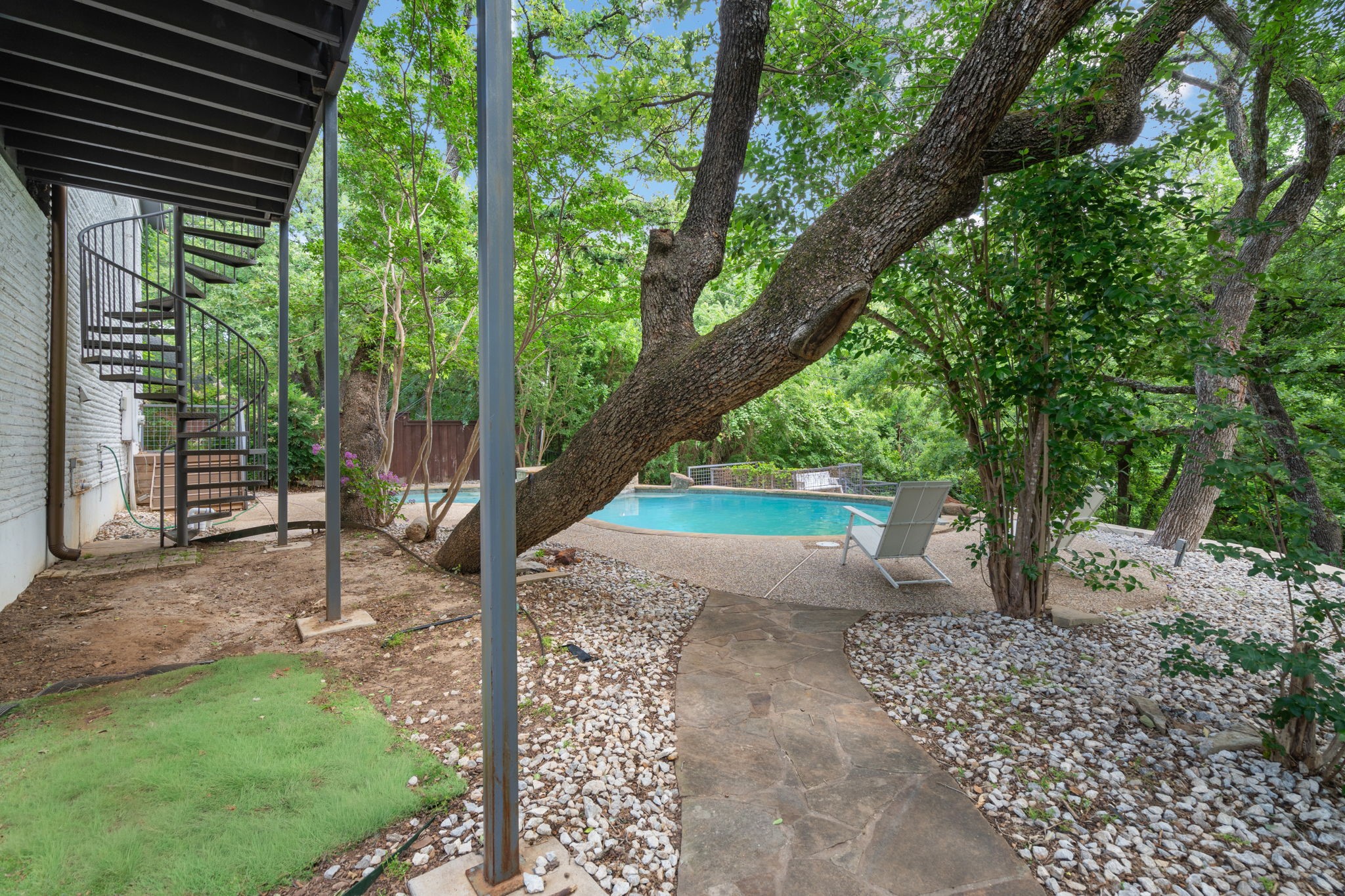 2404 Westwood Drive Arlington TX 76012