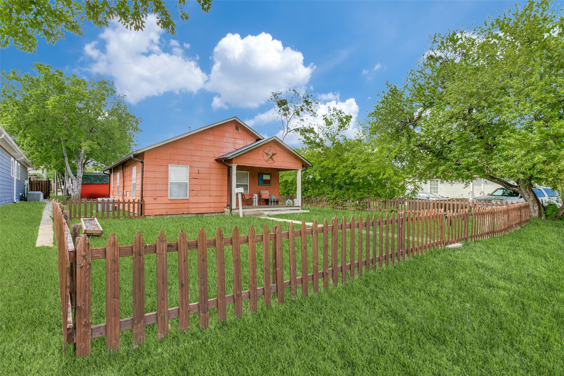 612 E Wall Street Grapevine TX 76051