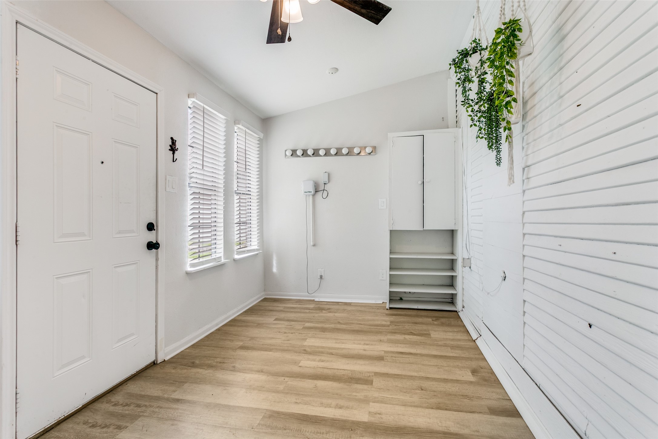 612 E Wall Street Grapevine TX 76051