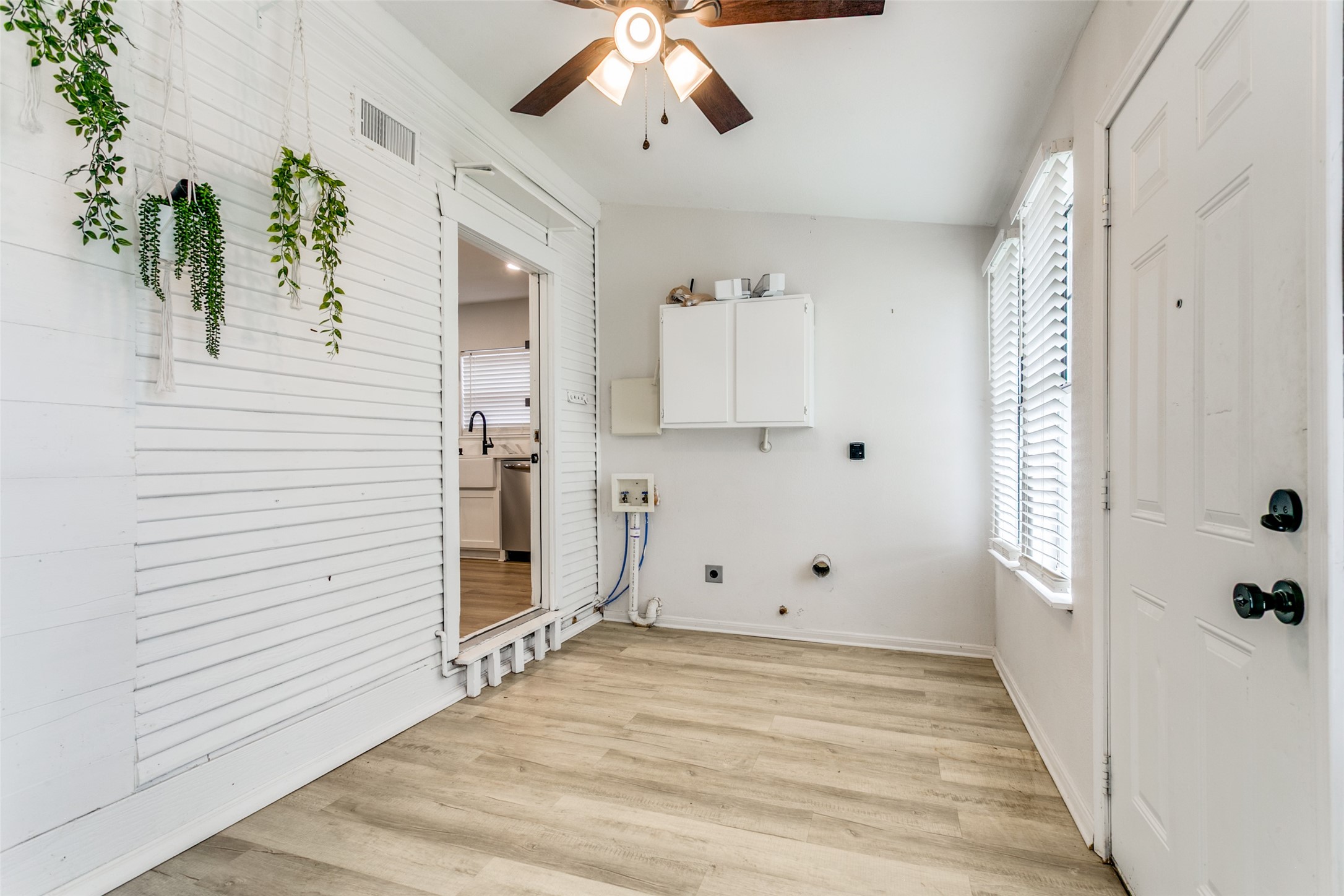 612 E Wall Street Grapevine TX 76051