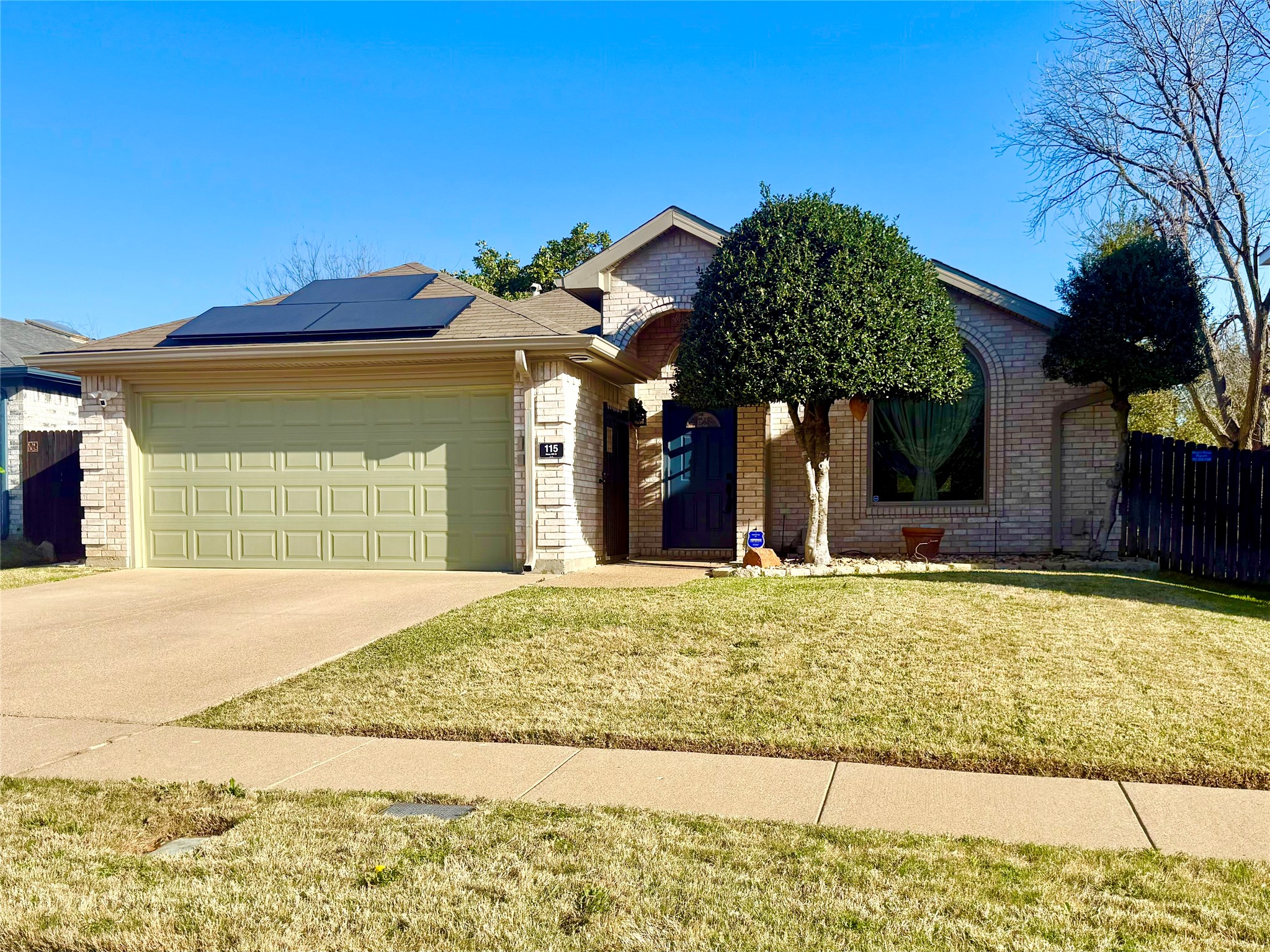 115 Moss Hill Drive Arlington TX 76018