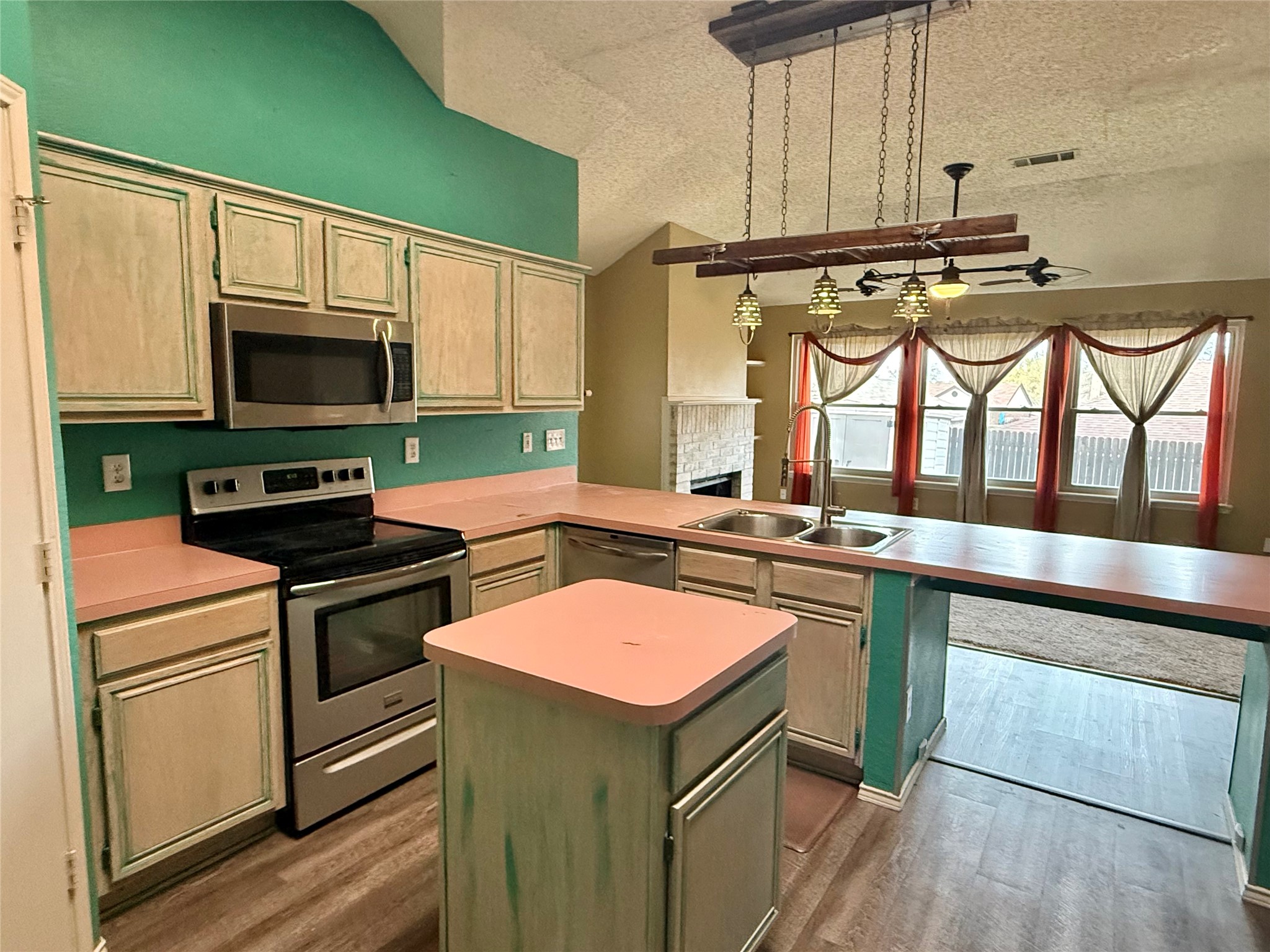 115 Moss Hill Drive Arlington TX 76018
