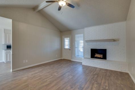 531 Lynnewood Avenue Burleson TX 76028