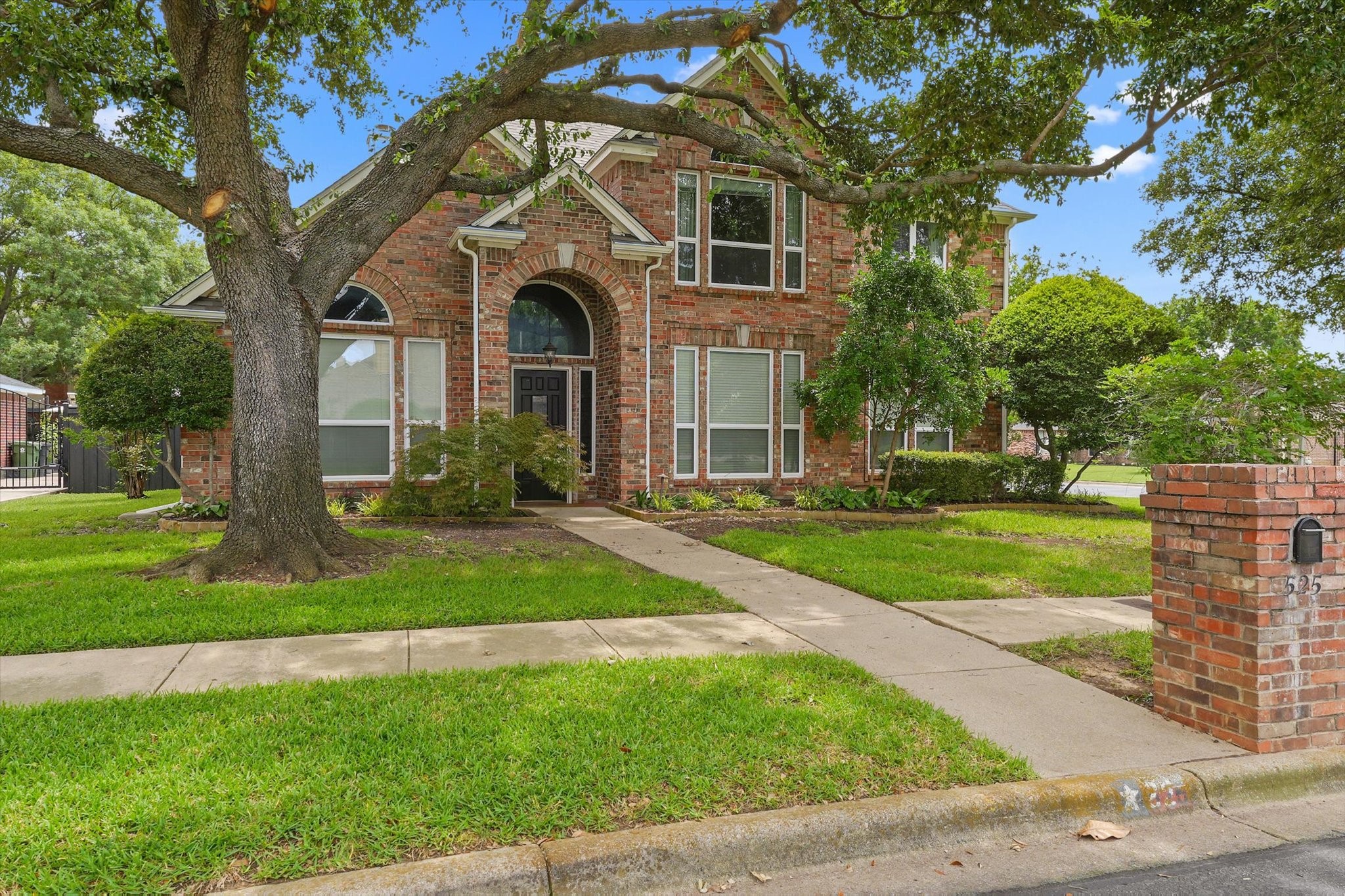 525 Springhill Drive Hurst TX 76054