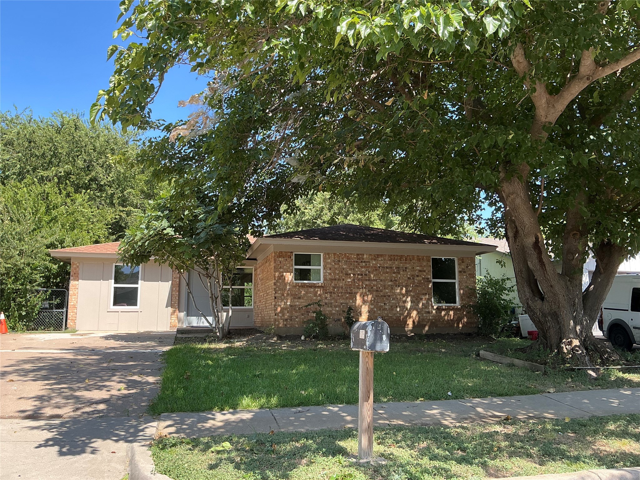 825 Tapley Street Grand Prairie TX 75051