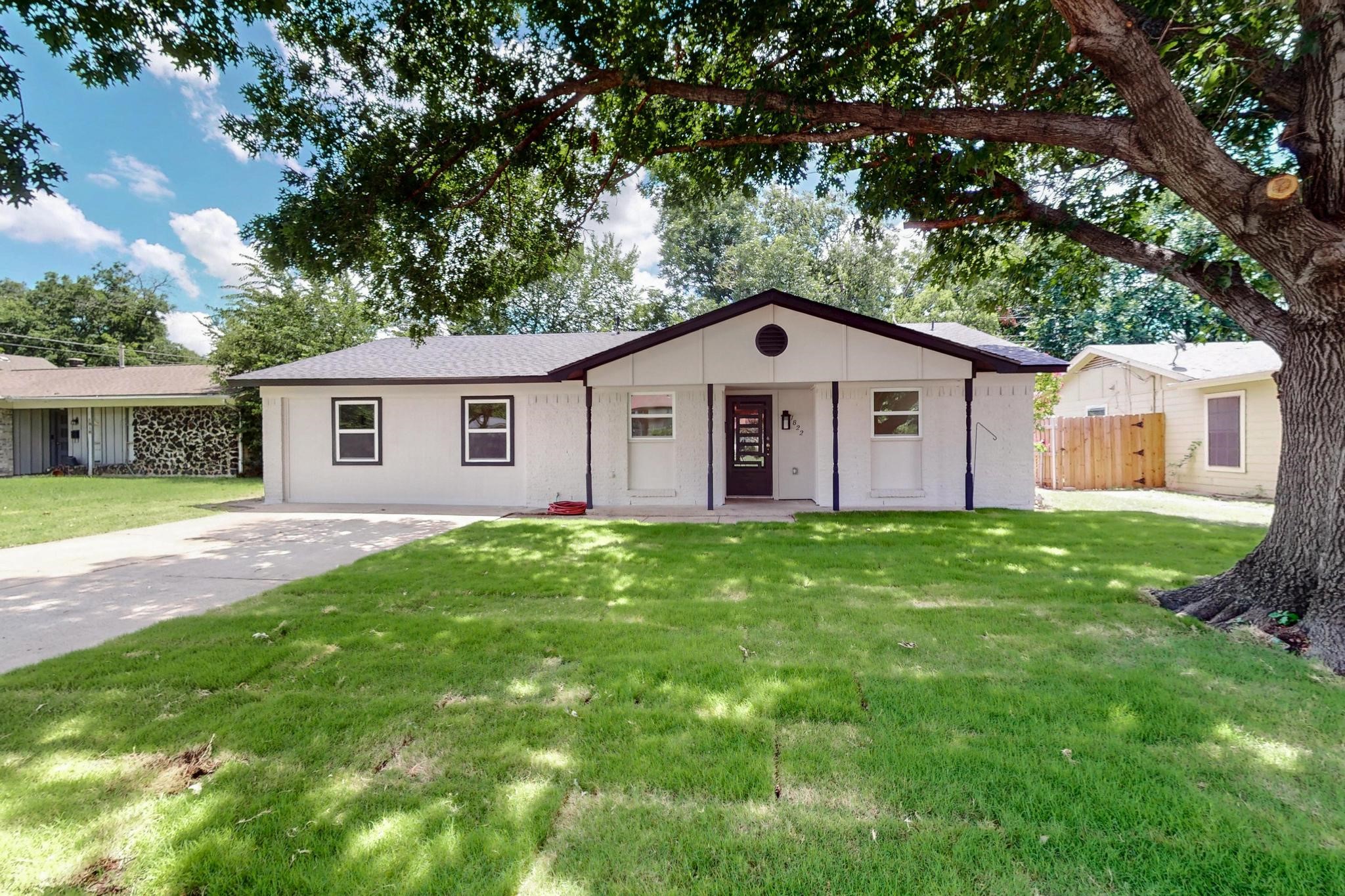 1822 Robinson Street Irving TX 75060