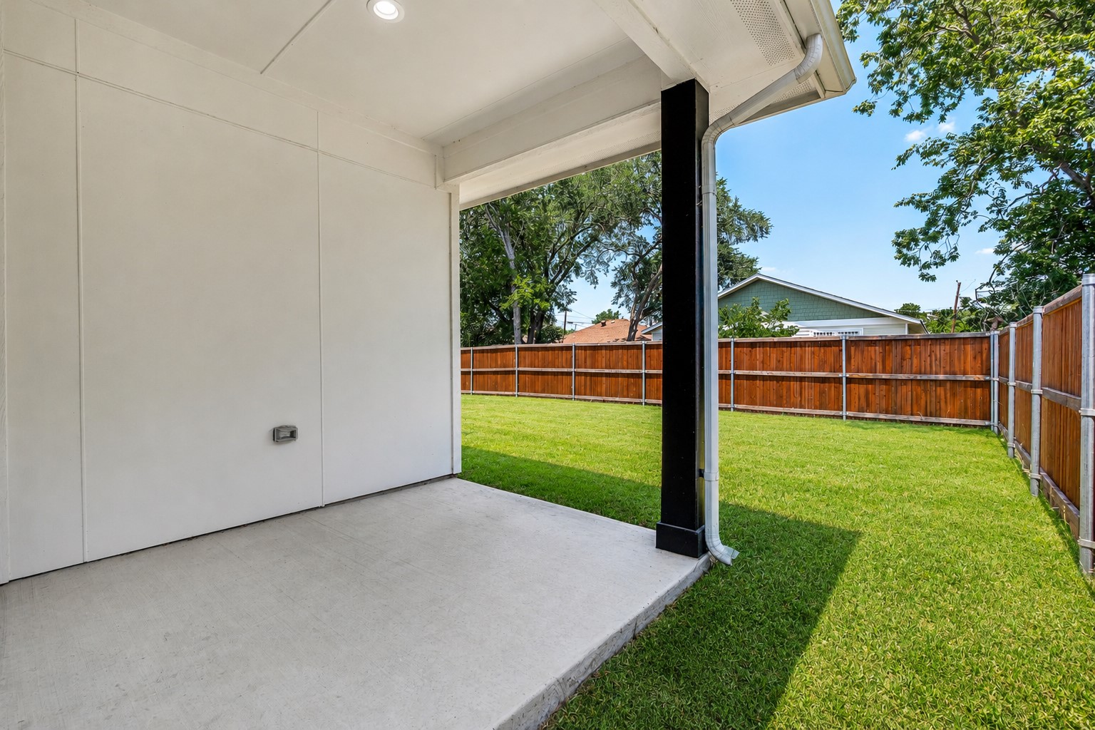 1963 Dennison Street Dallas TX 75212