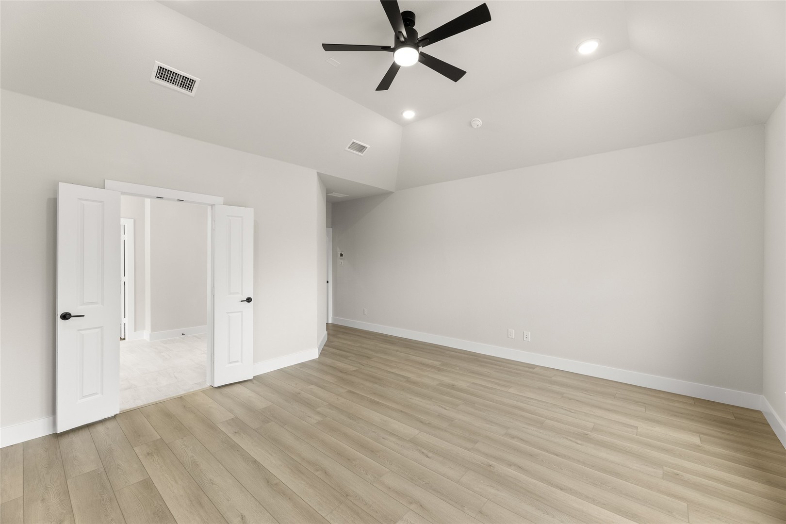 1328 Cash Street Burleson TX 76028