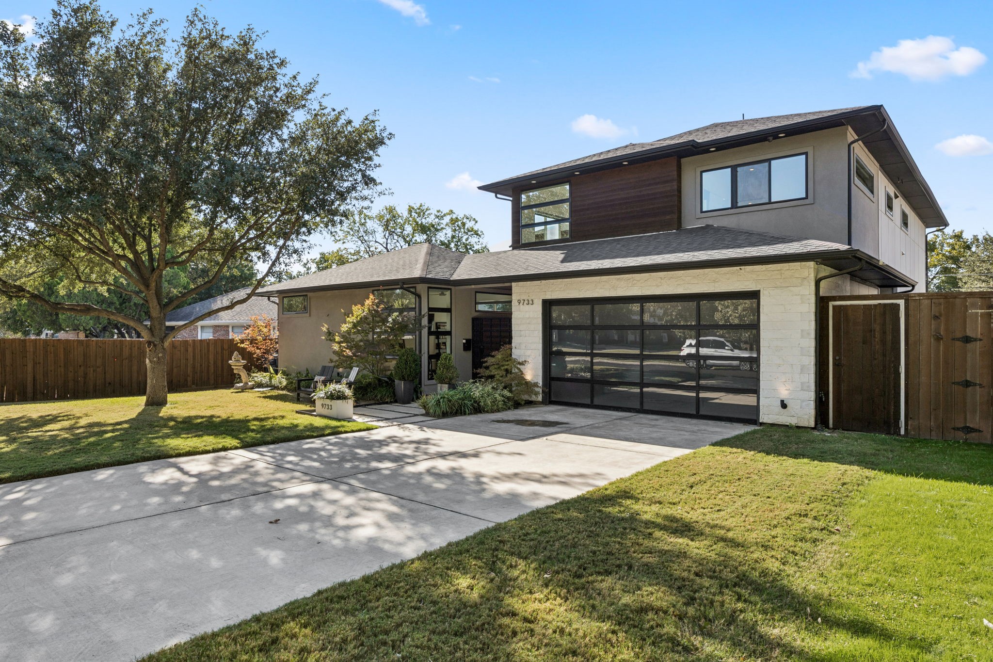 9733 Mixon Drive Dallas TX 75220