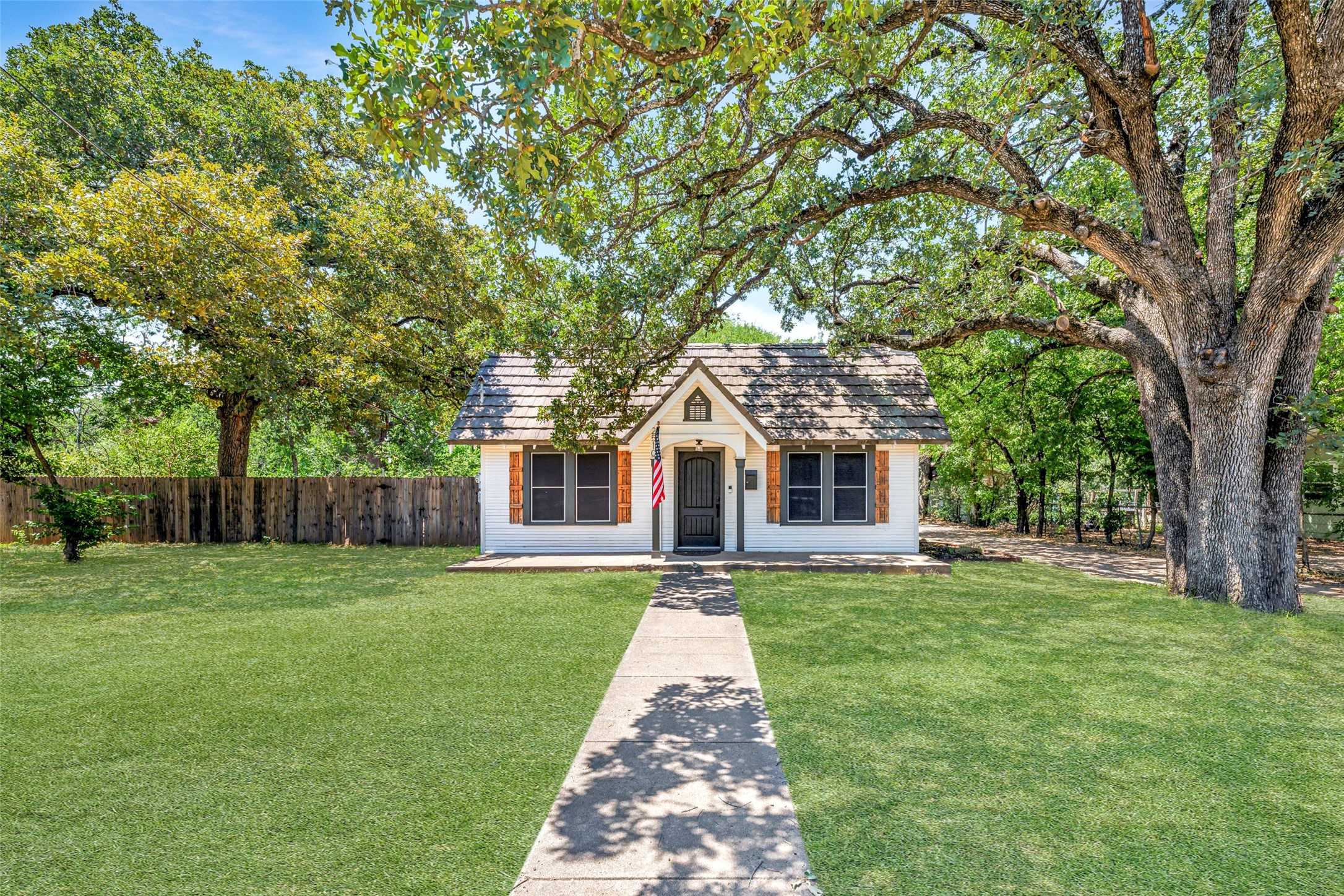 2510 N Hughes Avenue Fort Worth TX 76103