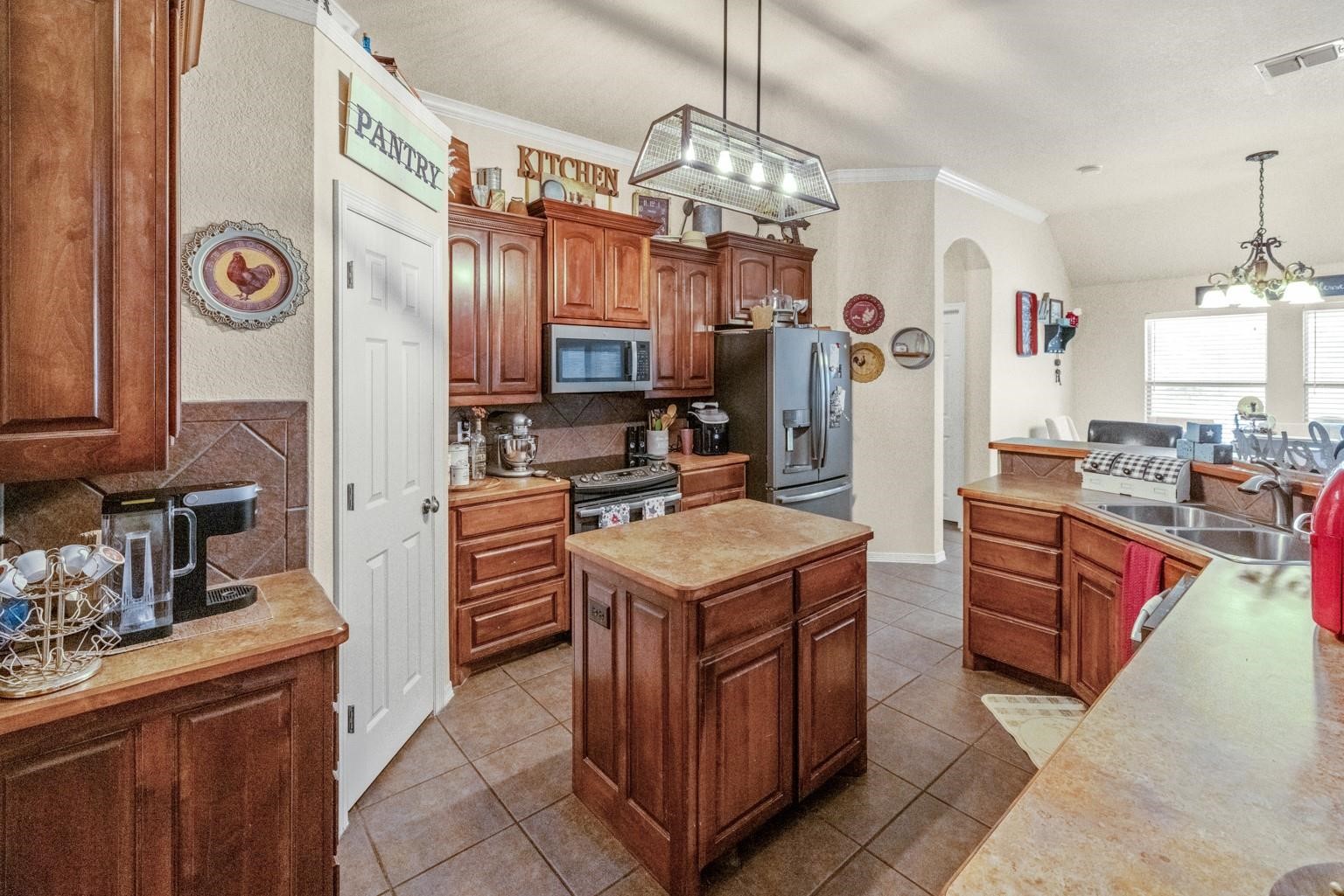 9430 W Highway 199 Poolville TX 76487