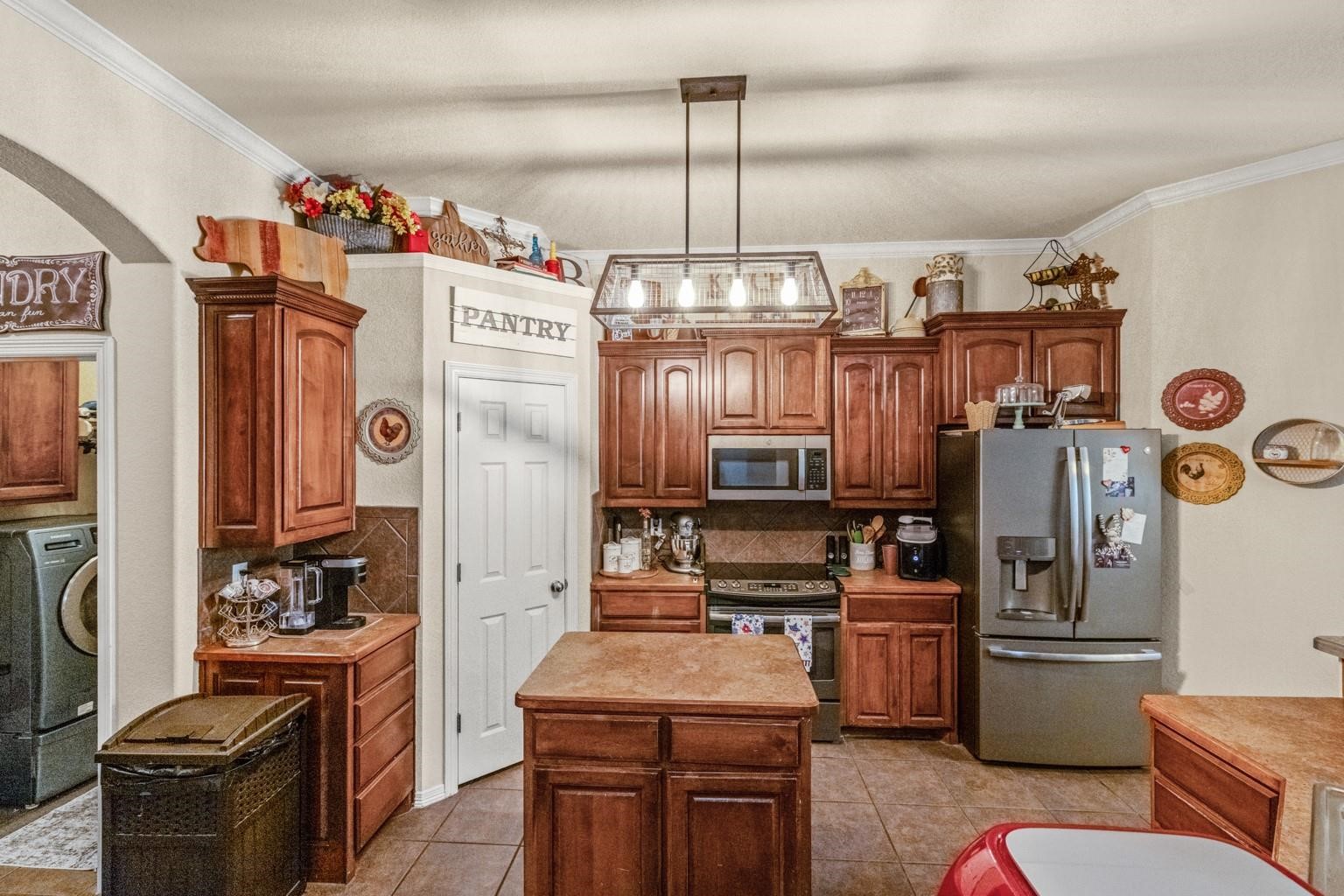 9430 W Highway 199 Poolville TX 76487