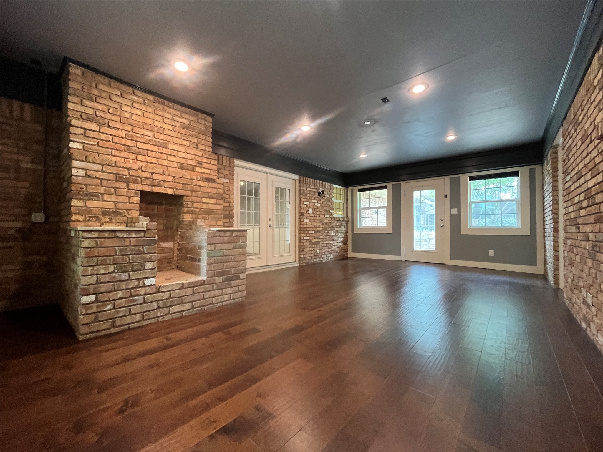 1409 Hillcrest Street Ennis TX 75119