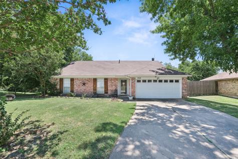 3918 Woodhaven Lane Grand Prairie TX 75052