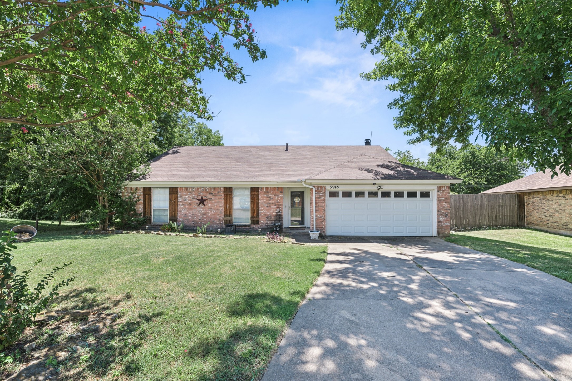 3918 Woodhaven Lane Grand Prairie TX 75052
