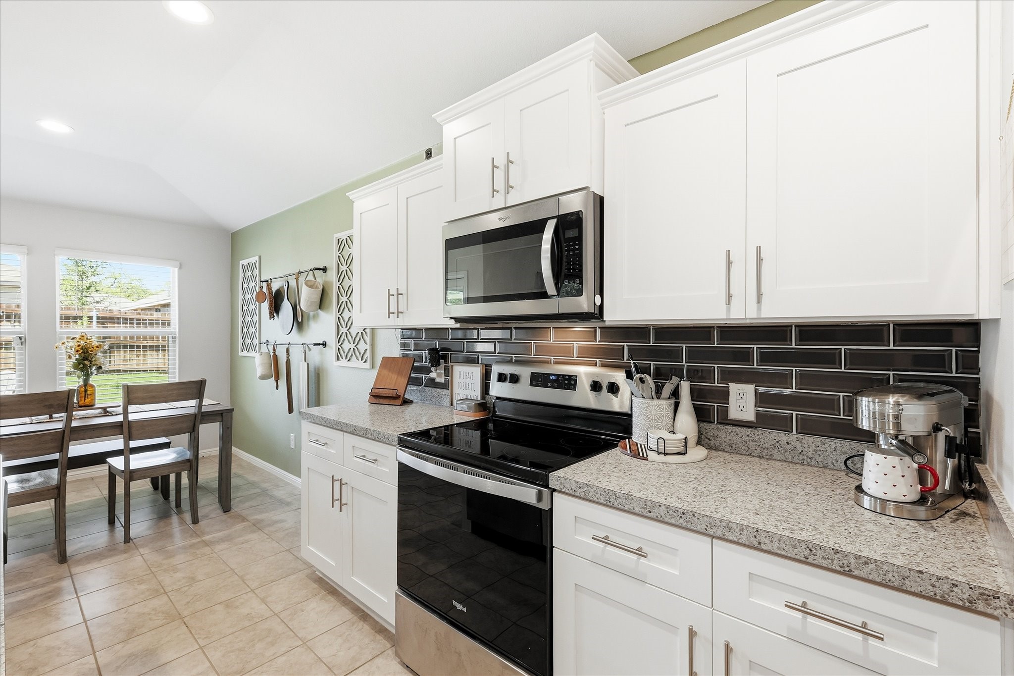 229 Abingdon Street Azle TX 76020