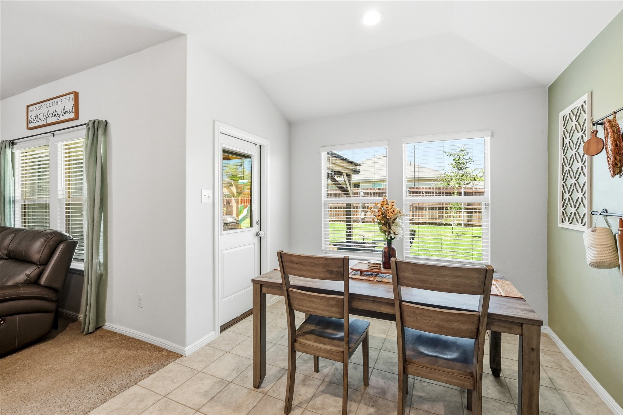 229 Abingdon Street Azle TX 76020