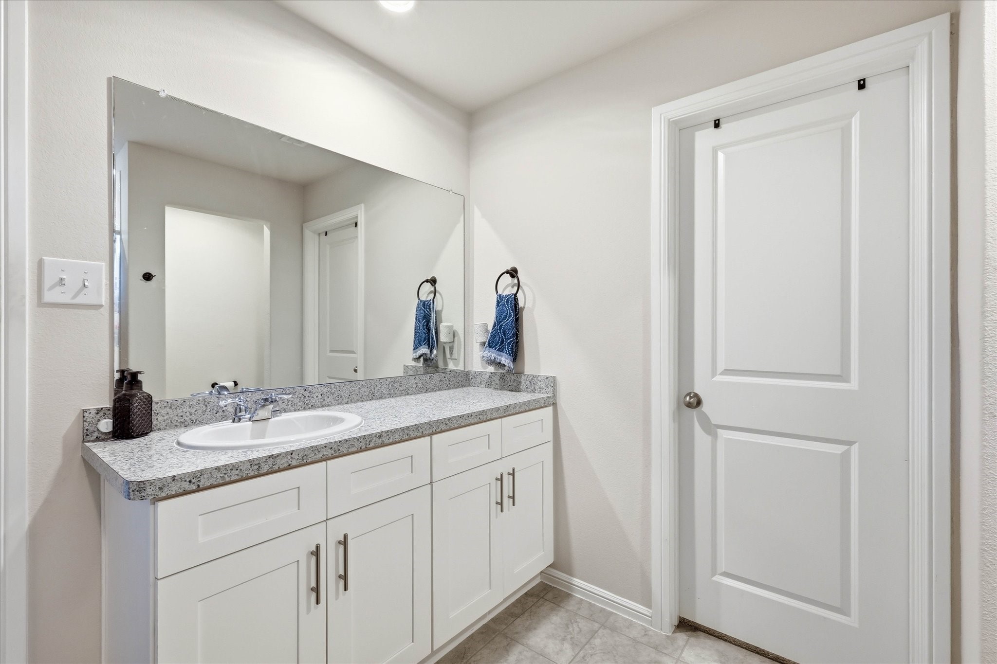 229 Abingdon Street Azle TX 76020