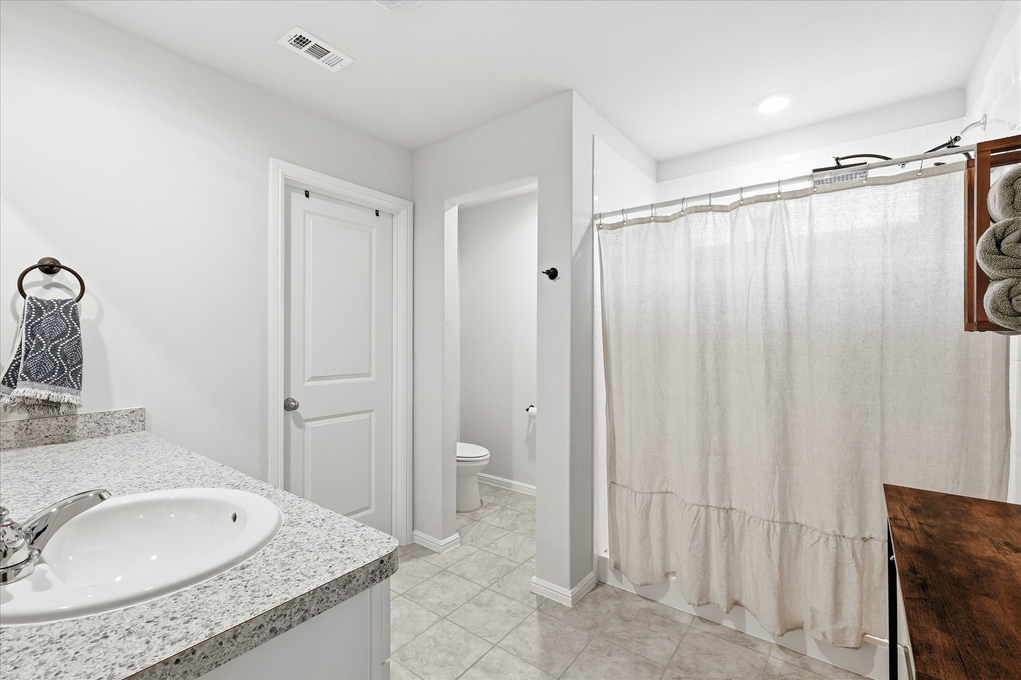 229 Abingdon Street Azle TX 76020