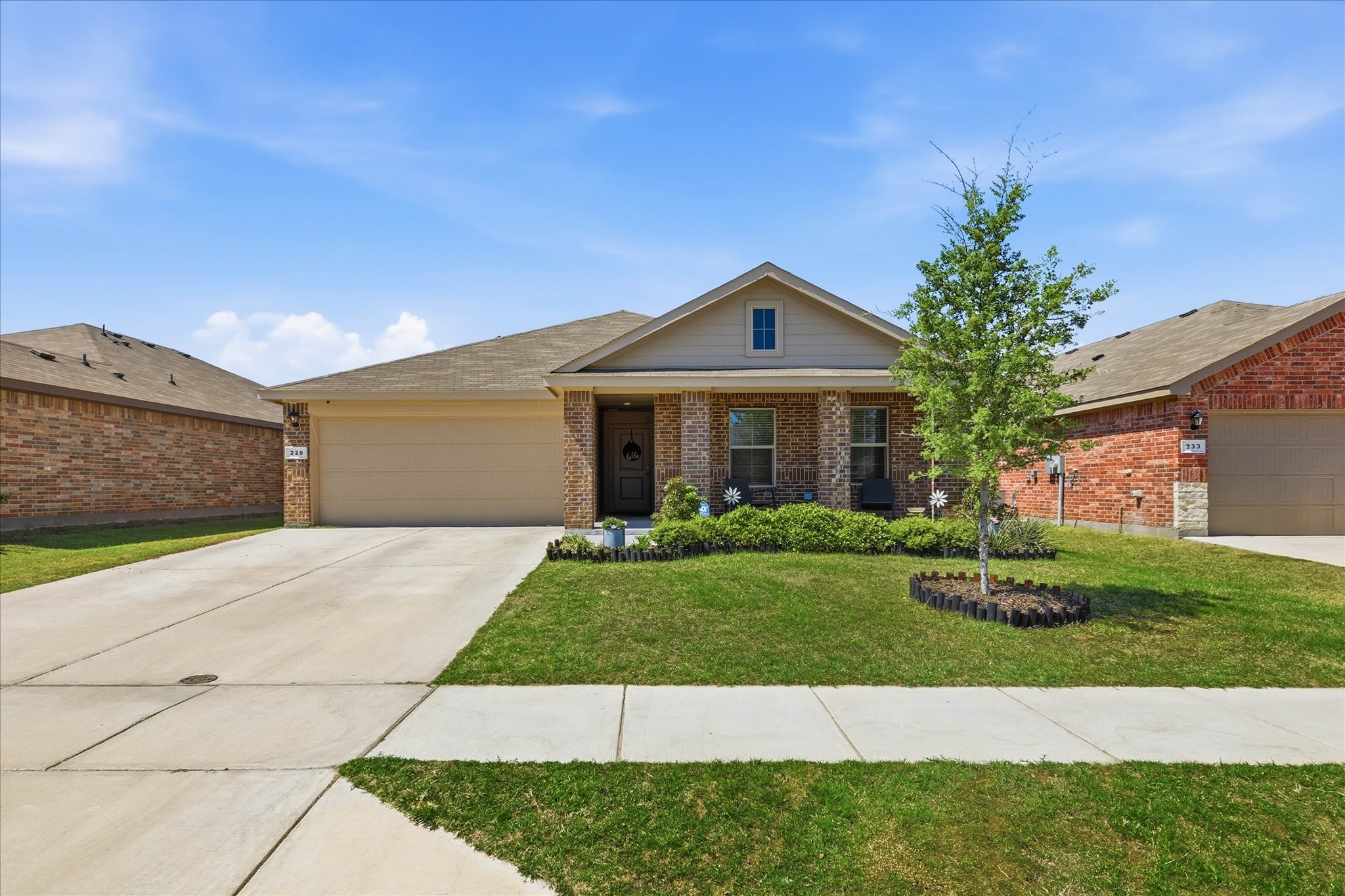 229 Abingdon Street Azle TX 76020