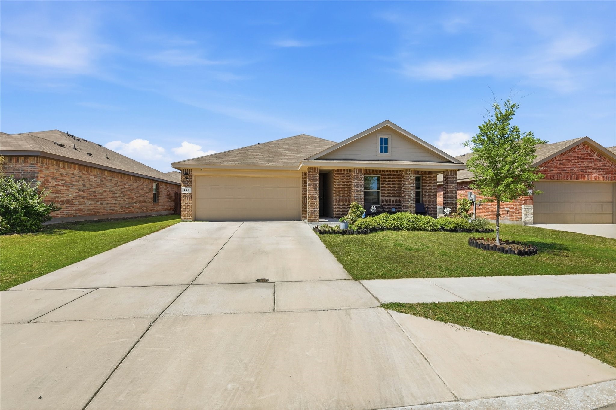 229 Abingdon Street Azle TX 76020