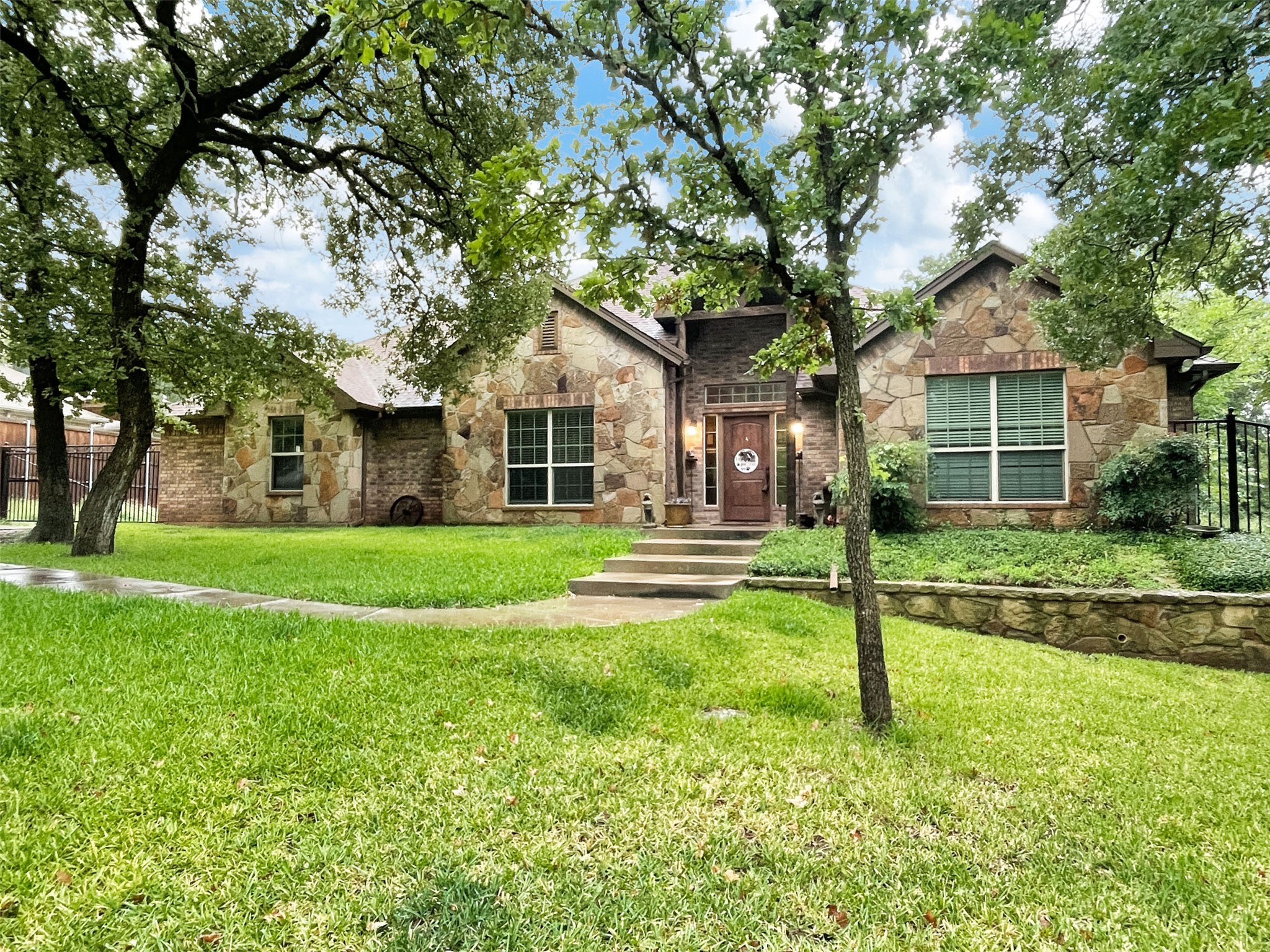 2704 Jackson Crest Street Burleson TX 76028