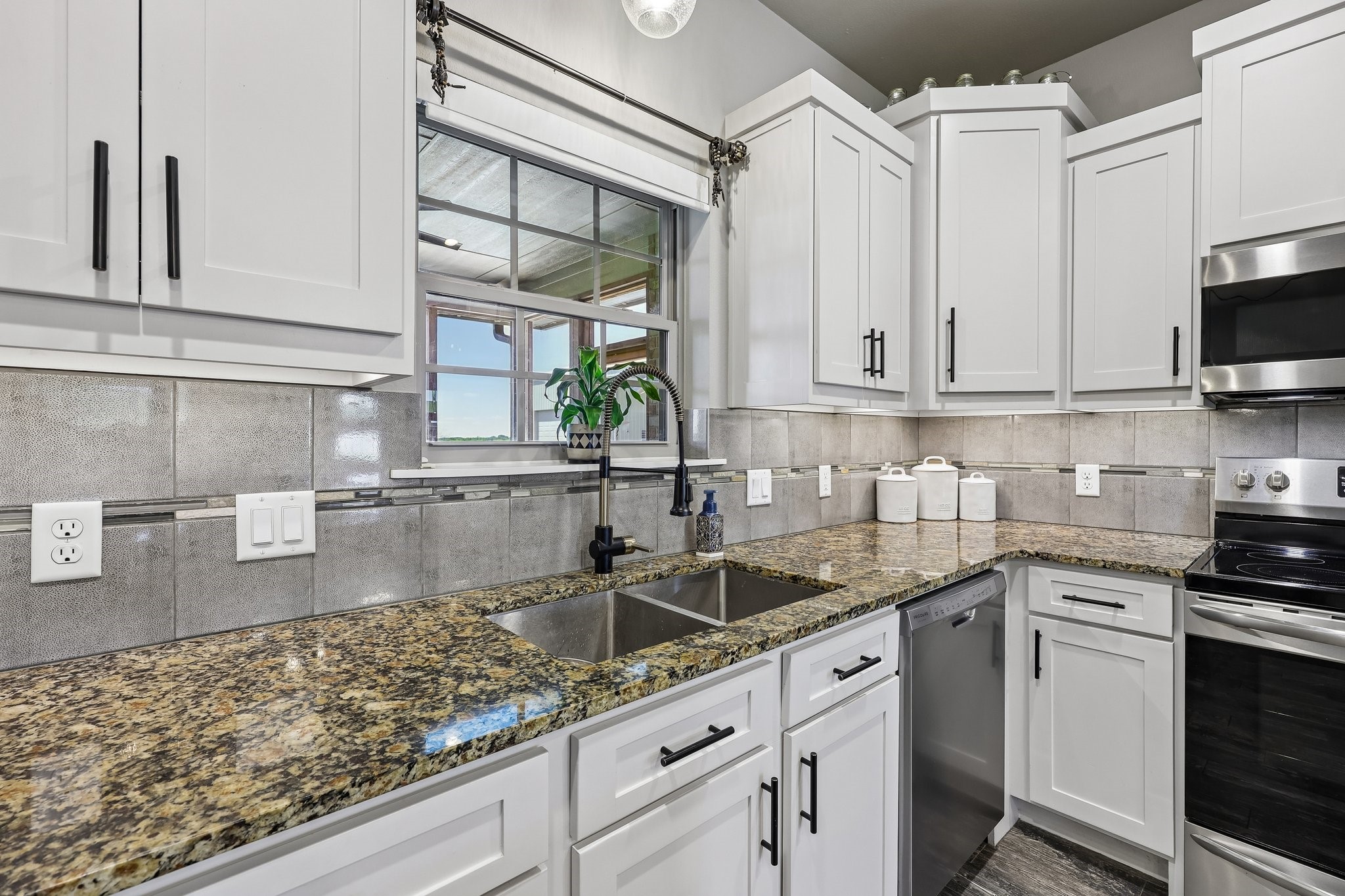 1287 Chartres Oak Ridge TX 75142