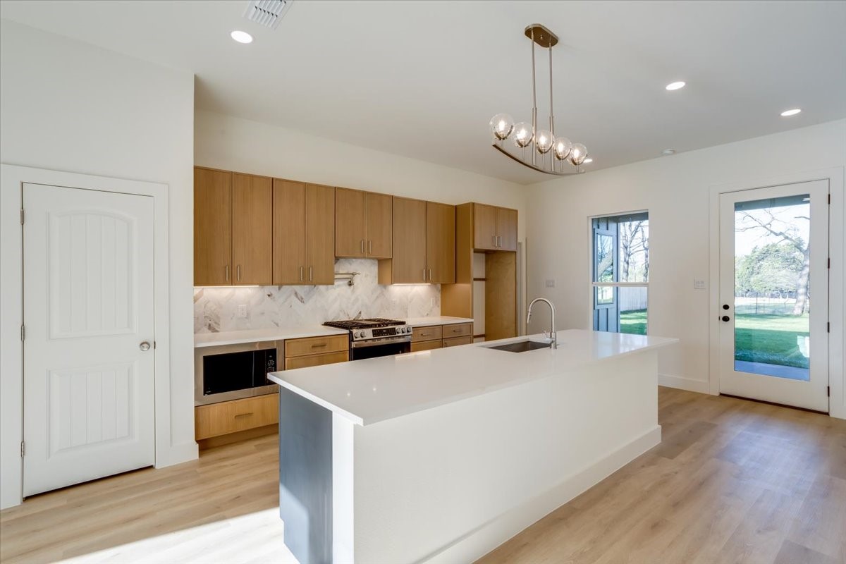 2634 Bainbridge Drive Dallas TX 75237