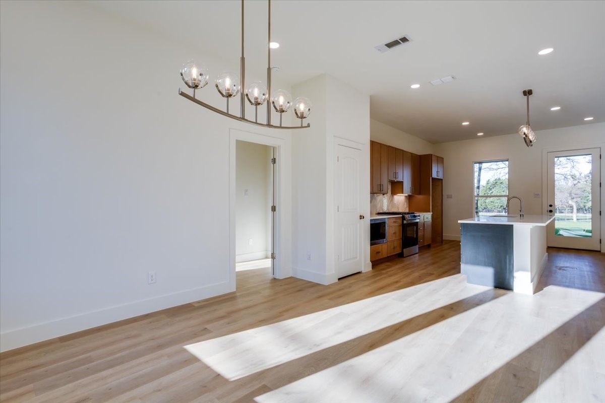 2634 Bainbridge Drive Dallas TX 75237