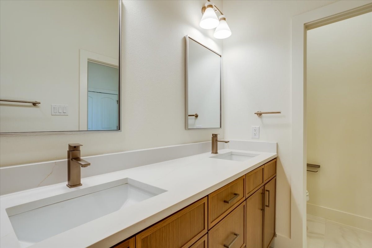 2634 Bainbridge Drive Dallas TX 75237