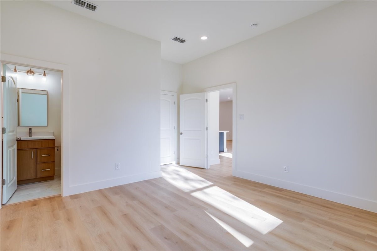 2634 Bainbridge Drive Dallas TX 75237
