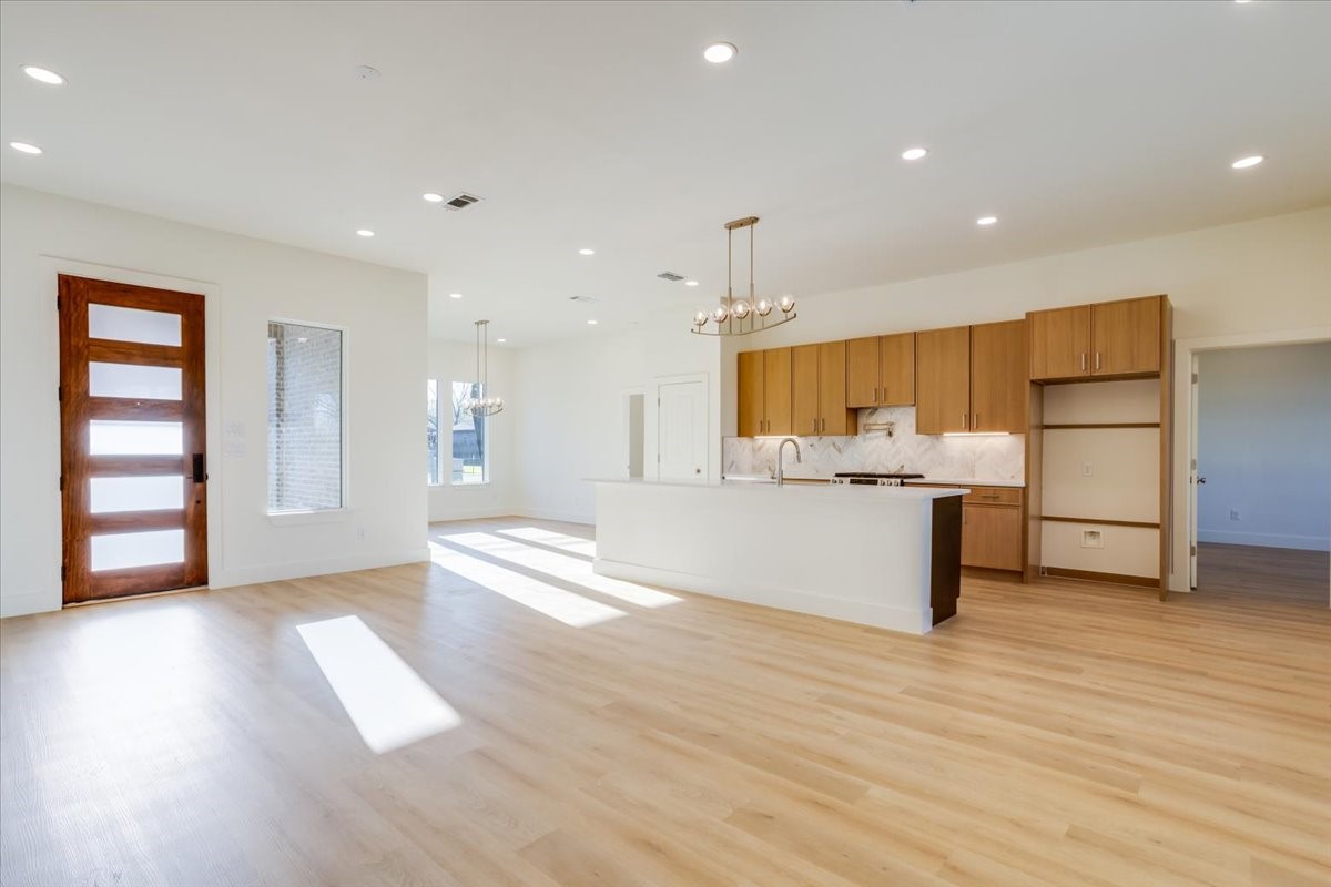 2634 Bainbridge Drive Dallas TX 75237