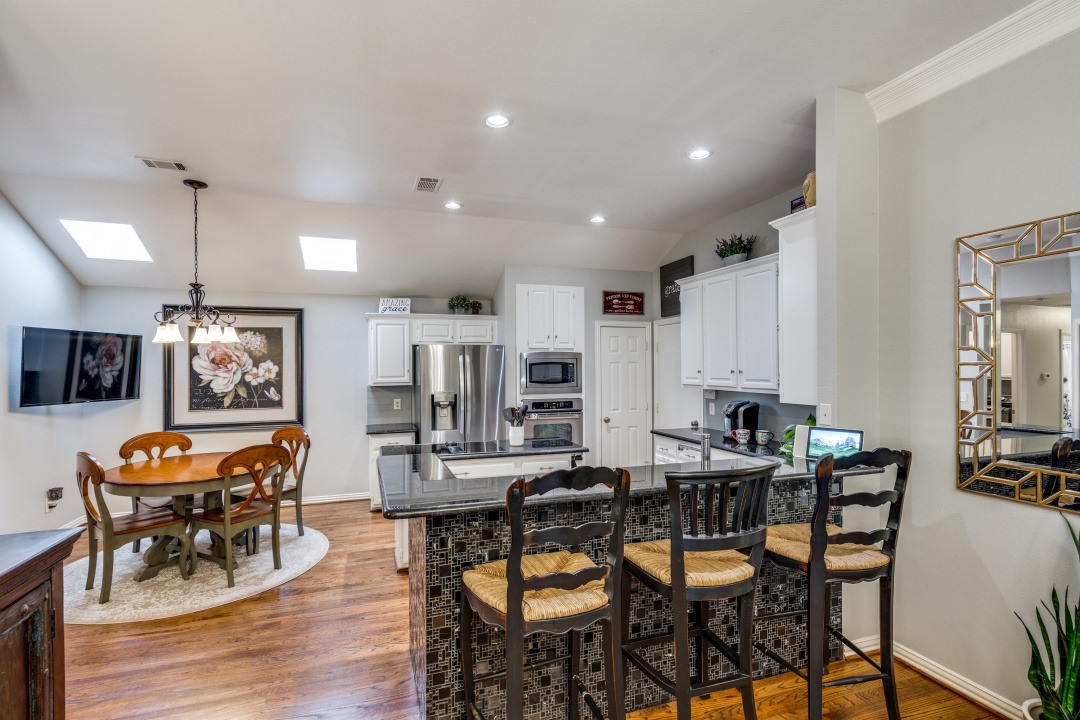 3824 Azure Lane Addison TX 75001