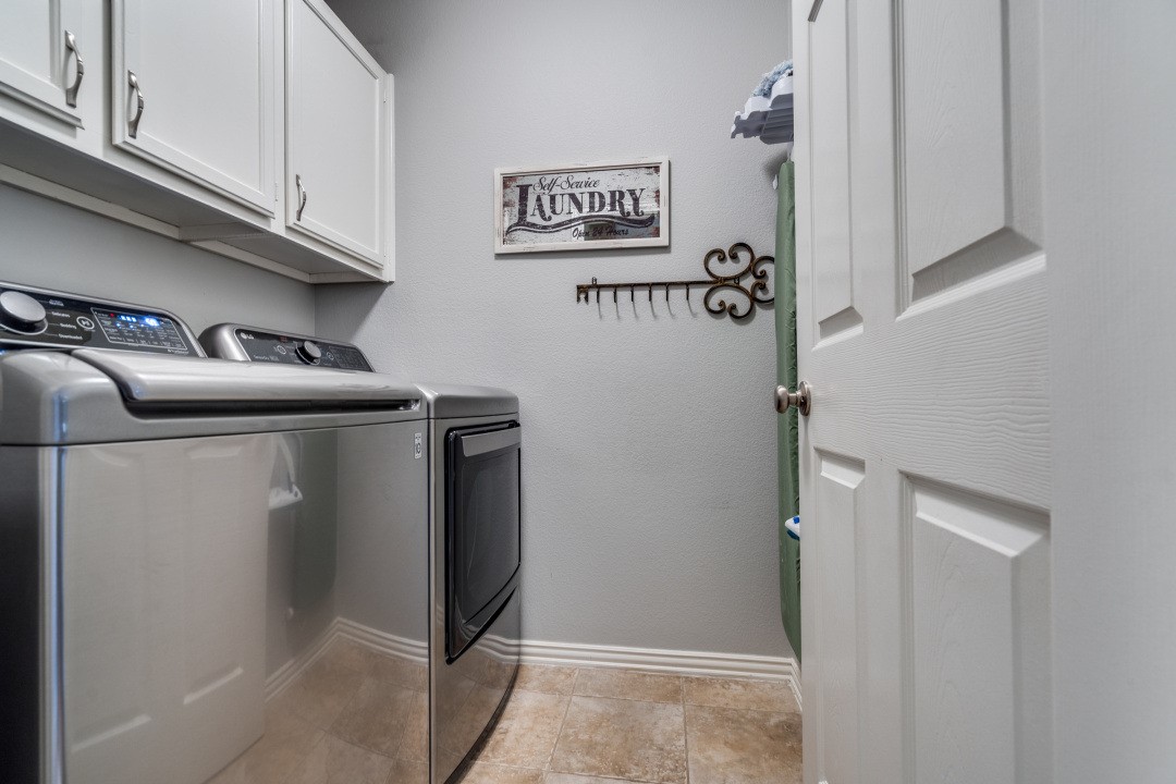 3824 Azure Lane Addison TX 75001