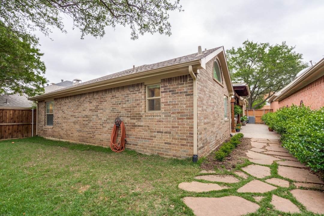 3824 Azure Lane Addison TX 75001