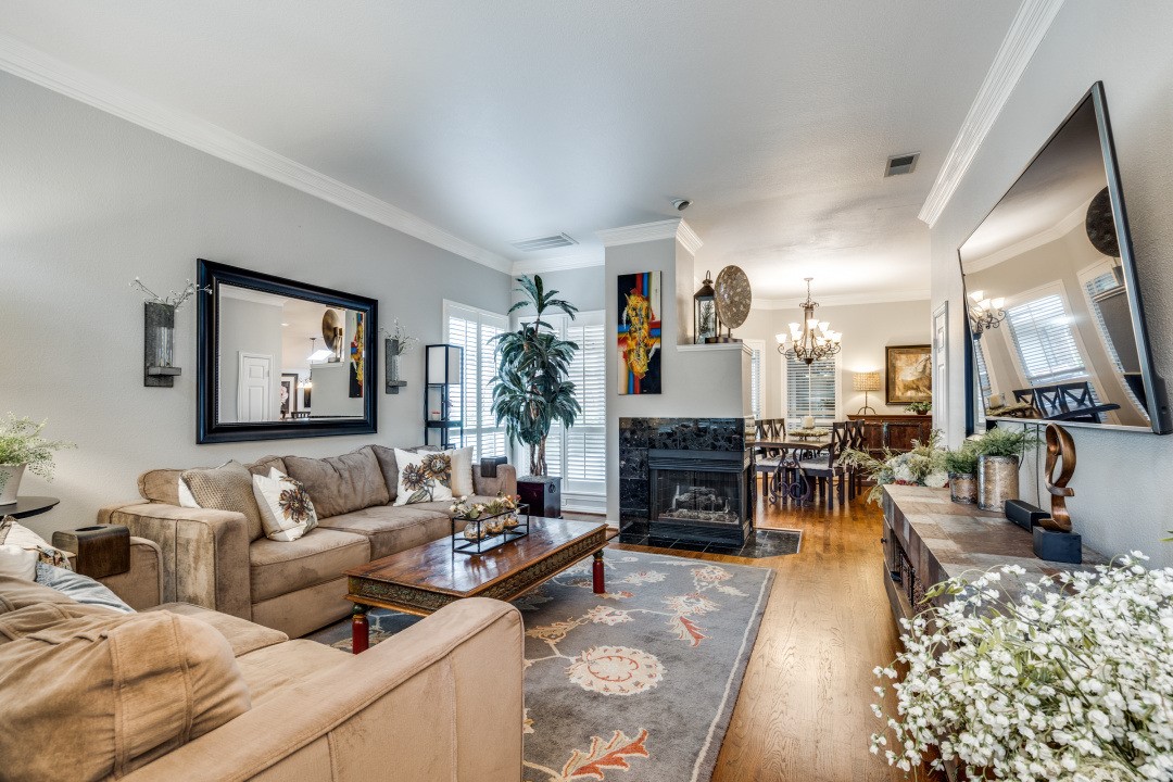 3824 Azure Lane Addison TX 75001