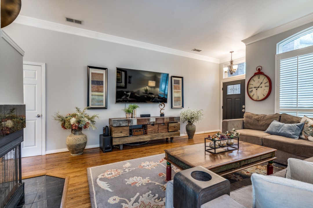 3824 Azure Lane Addison TX 75001