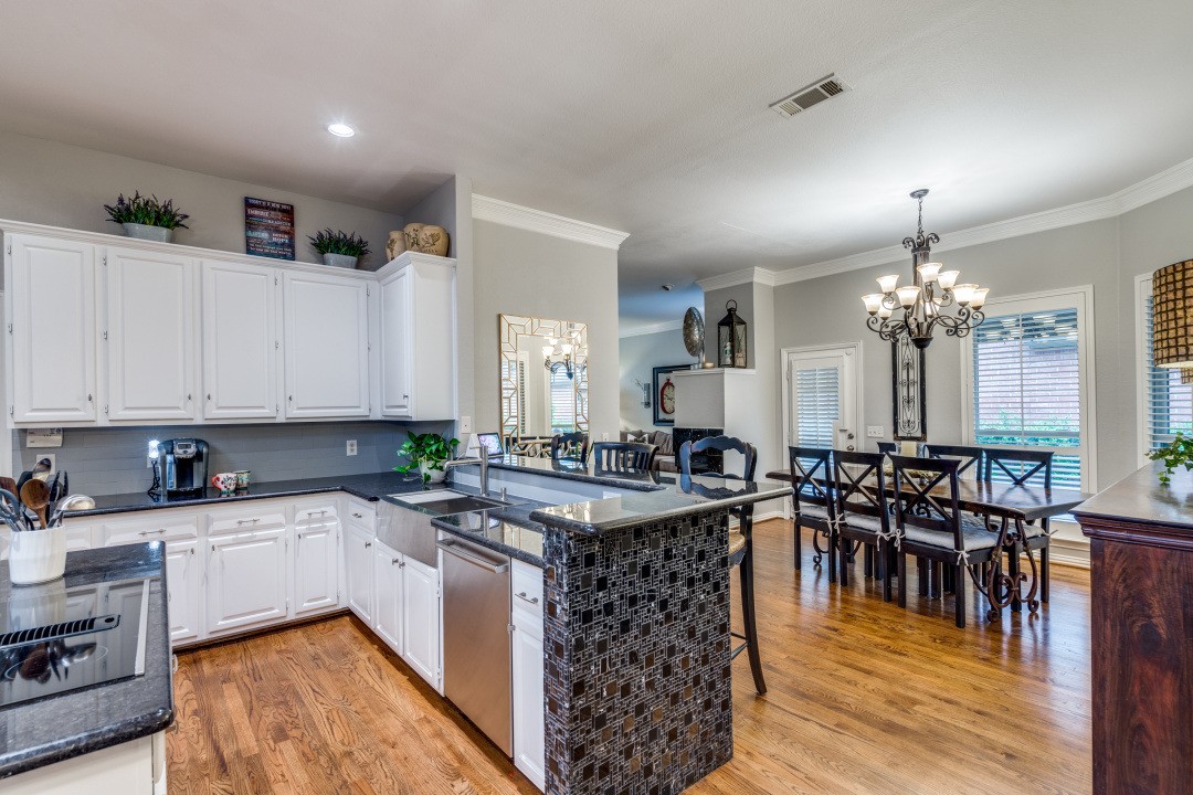 3824 Azure Lane Addison TX 75001