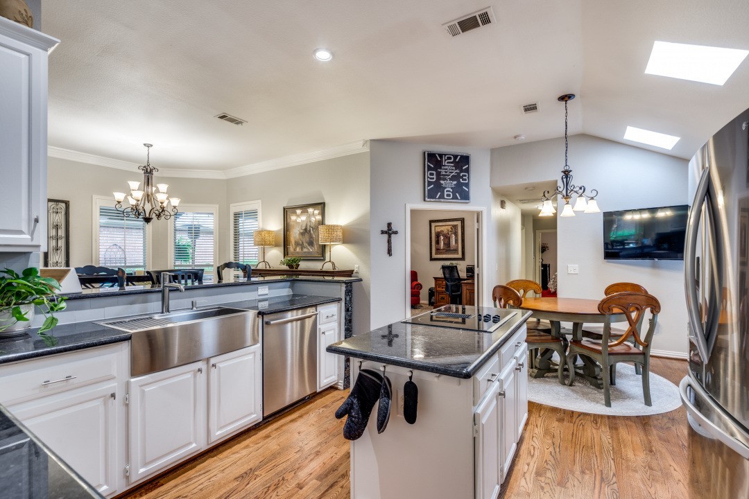 3824 Azure Lane Addison TX 75001