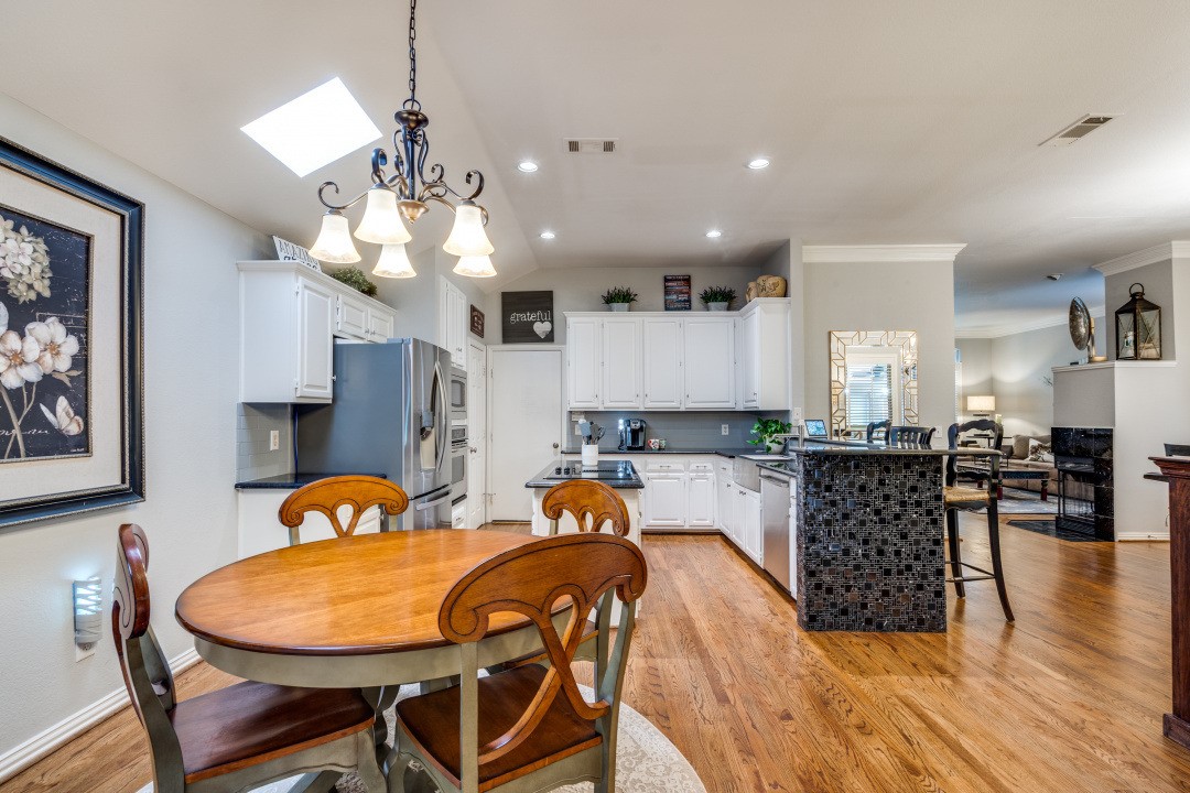 3824 Azure Lane Addison TX 75001