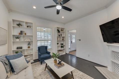 909 Elsbeth Street Dallas TX 75208
