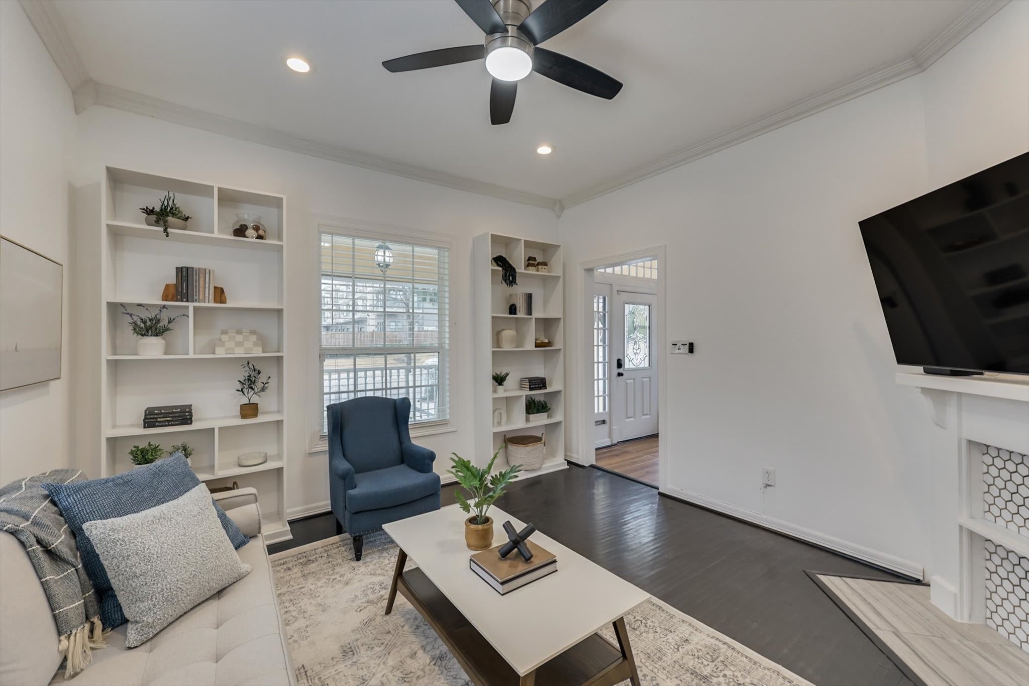 909 Elsbeth Street Dallas TX 75208