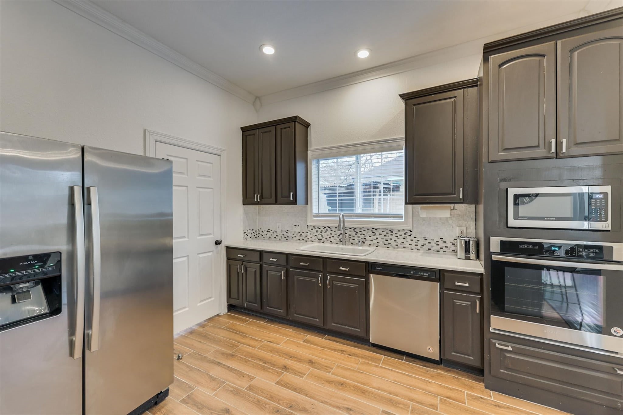 909 Elsbeth Street Dallas TX 75208