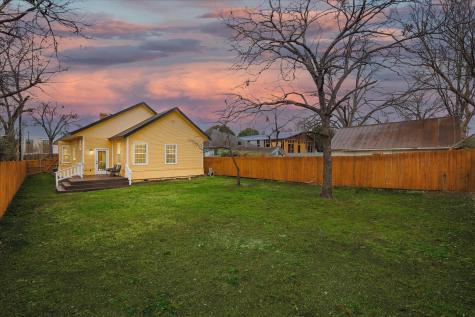 909 Elsbeth Street Dallas TX 75208
