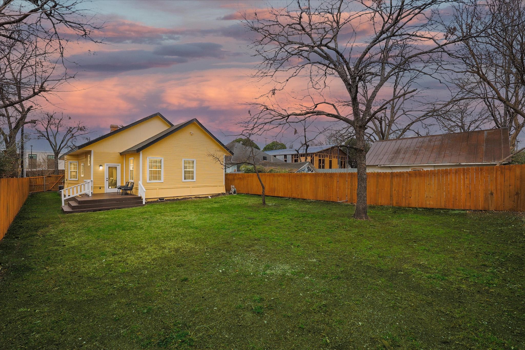 909 Elsbeth Street Dallas TX 75208
