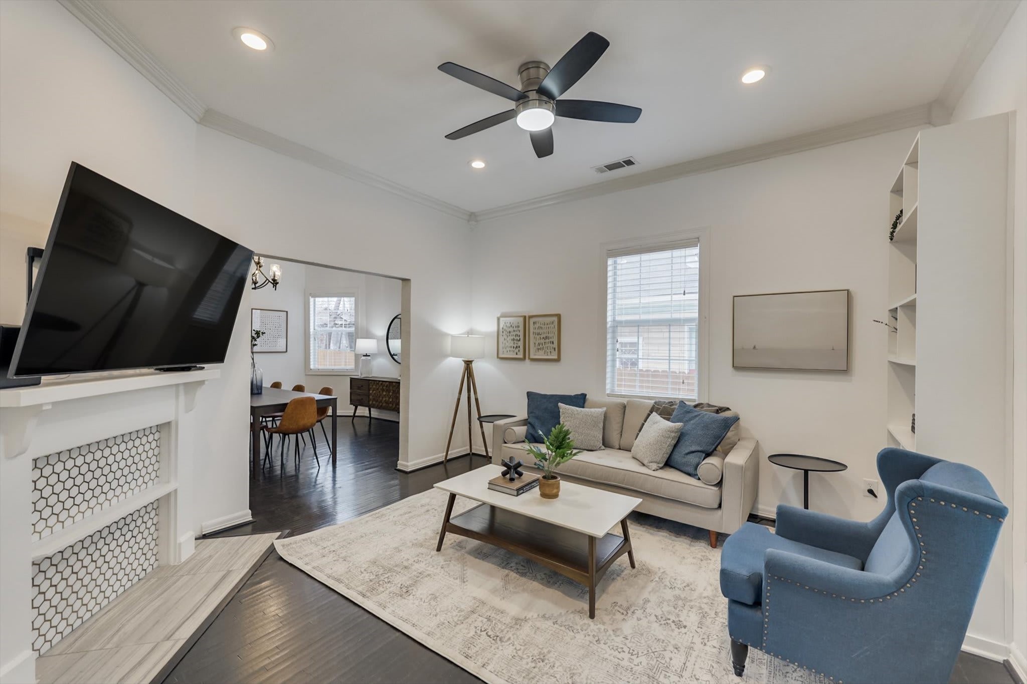 909 Elsbeth Street Dallas TX 75208