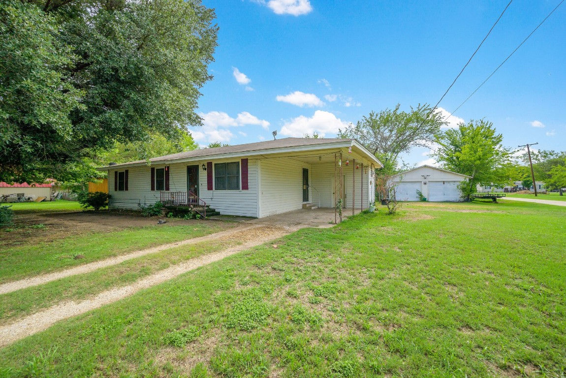 302 S Runnels Avenue Streetman TX 75859